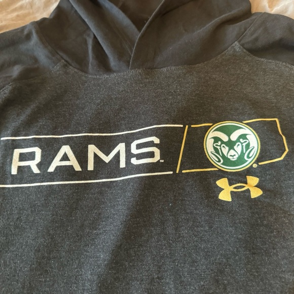 👉🏼Like New👈🏼 Men’s Under Armour Charcoal Gray Colorado Rams Hooded Loose Tee XXL - Picture 2 of 4
